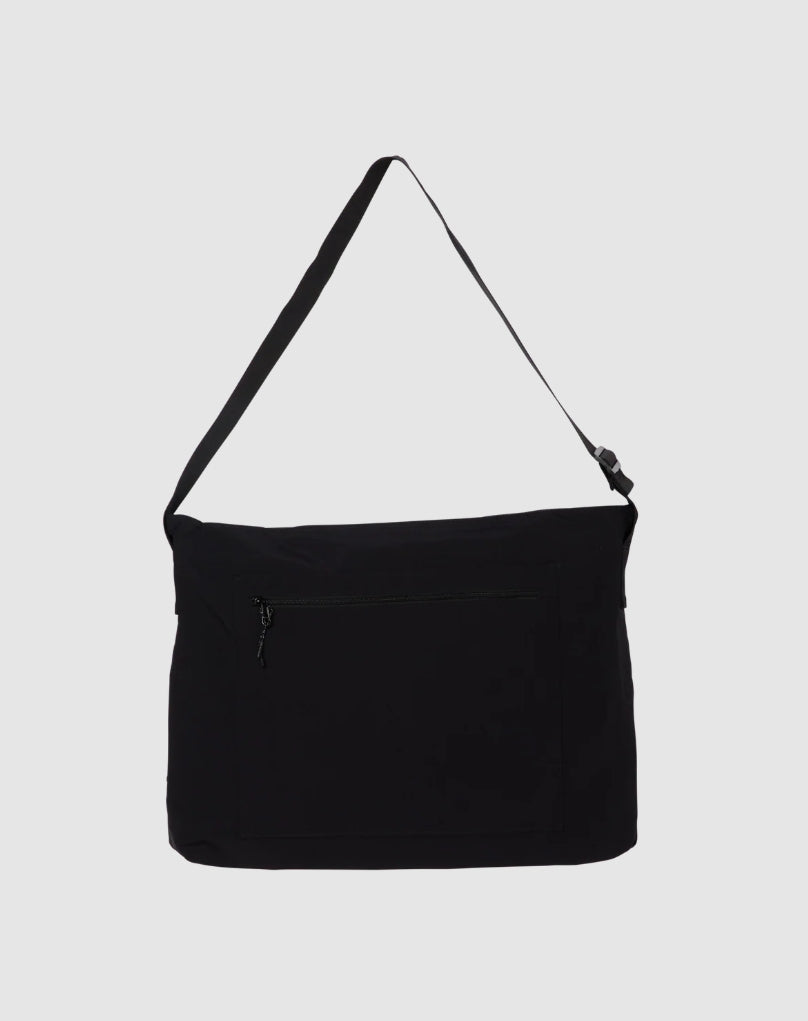 EXPLORER MESSENGER BAG BLACK