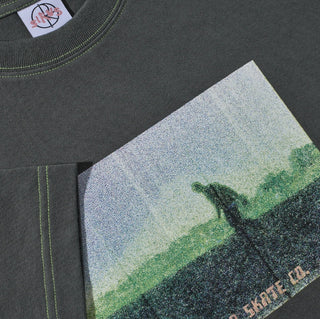 BEACH WALK TEE GRAPHITE/GREEN
