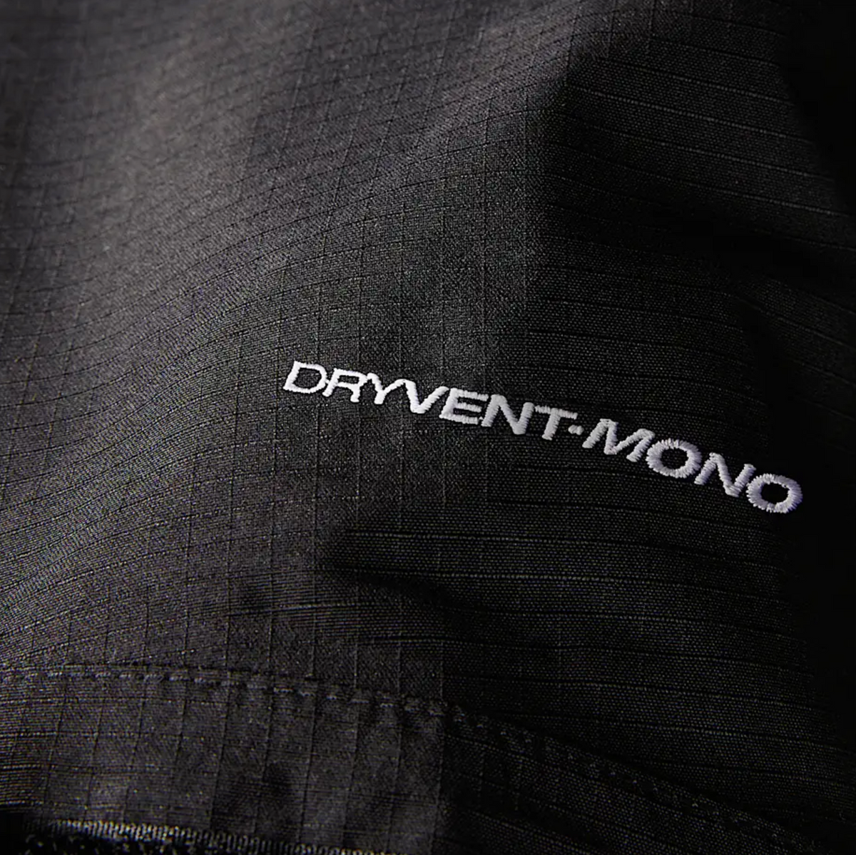 MOUNTAIN MONO SHORT JACKET BLACK