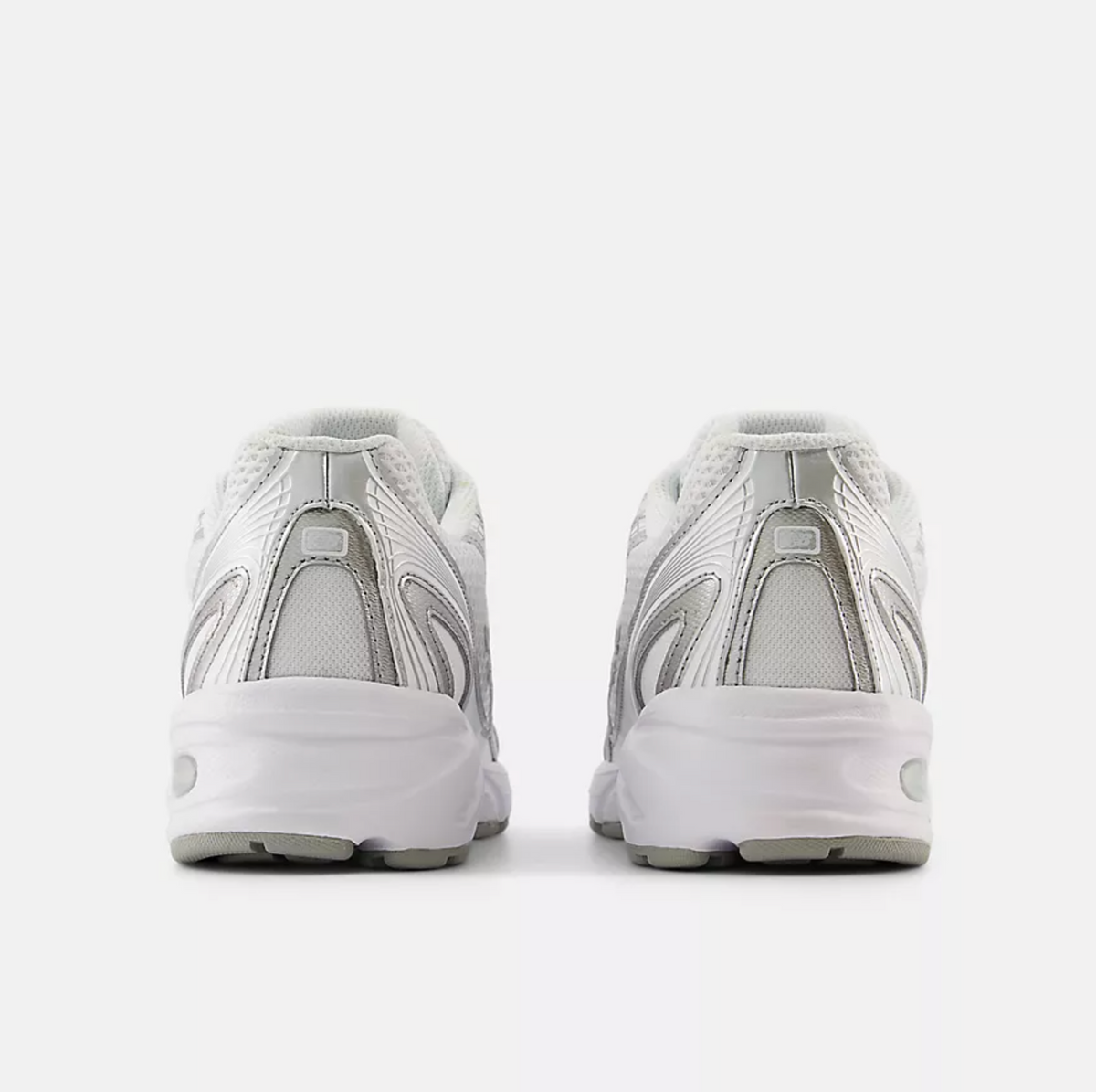 740 WHITE/METALLIC SILVER