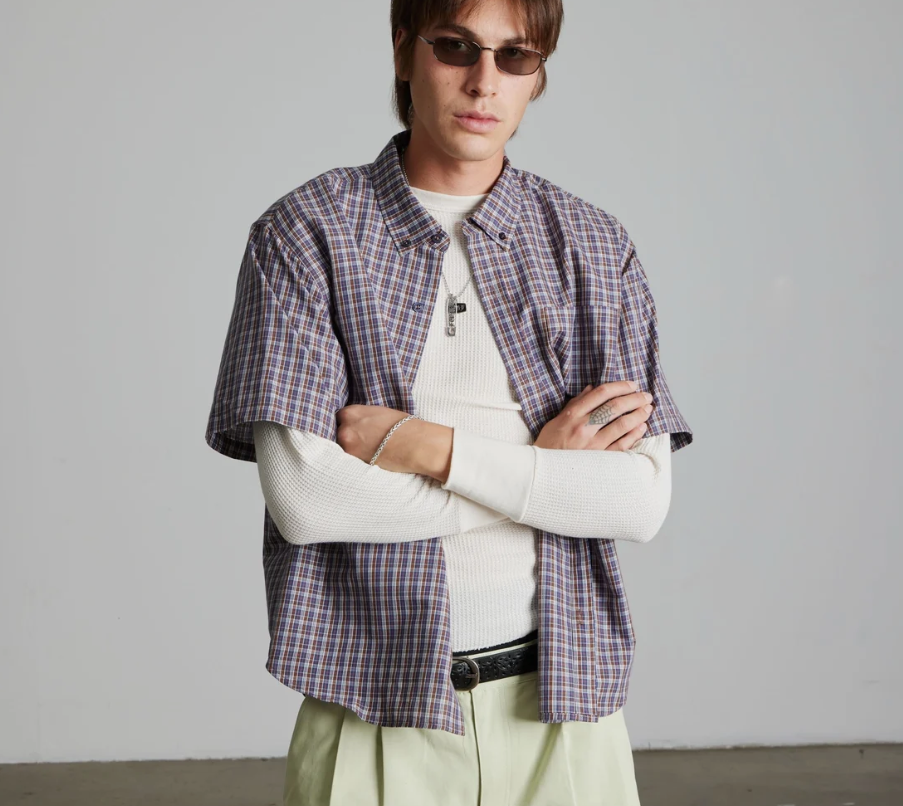 GALAXY PLAID SS WOVEN TOP DARK BROWN