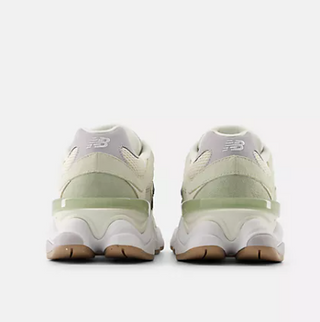 9060 GARTER SNAKE PEARL GREY