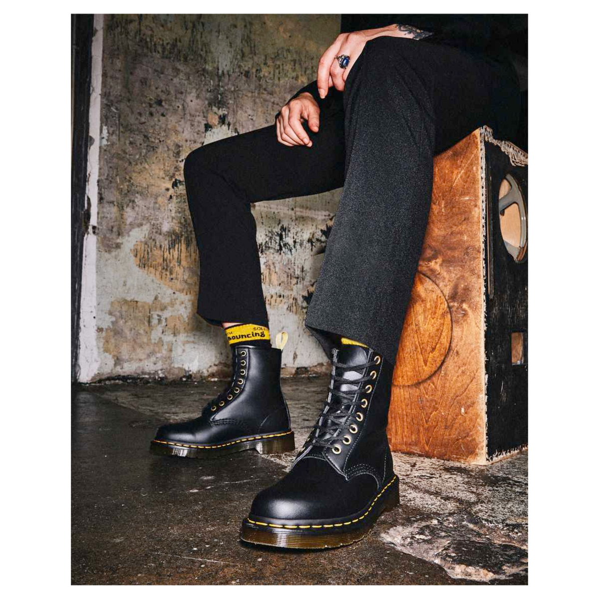 VEGAN 1460 BLACK